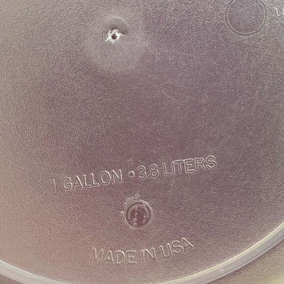 Rubbermaid 1 Gal. Simply Pour Plastic Pitcher With Multi-function Lid - Picture 7 of 10